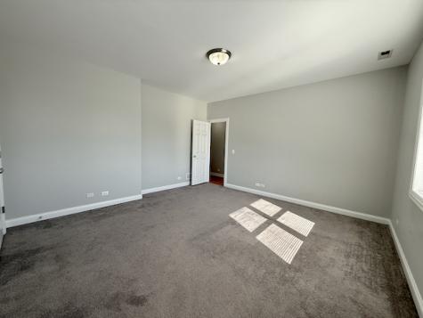 5558 West Edmunds Street Chicago IL 60630