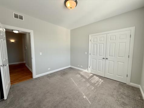 5558 West Edmunds Street Chicago IL 60630