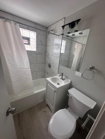 5120 West 64th Street Chicago IL 60638