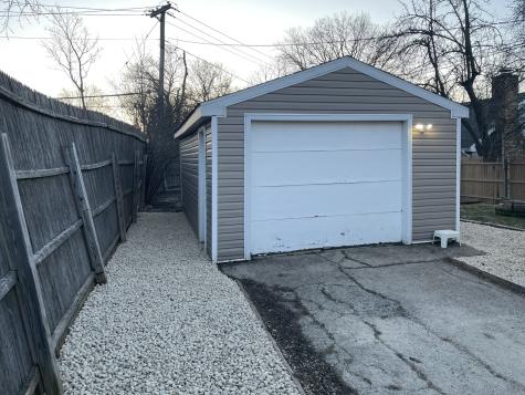 519 North Waukegan Road Lake Bluff IL 60044