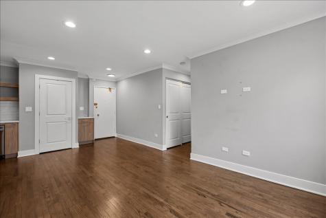 541 West Oakdale Avenue Chicago IL 60657