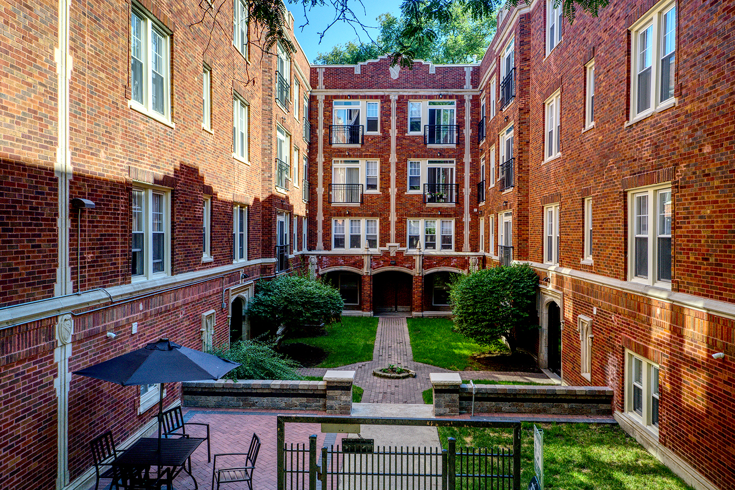 7326 North Damen Avenue Chicago IL 60645
