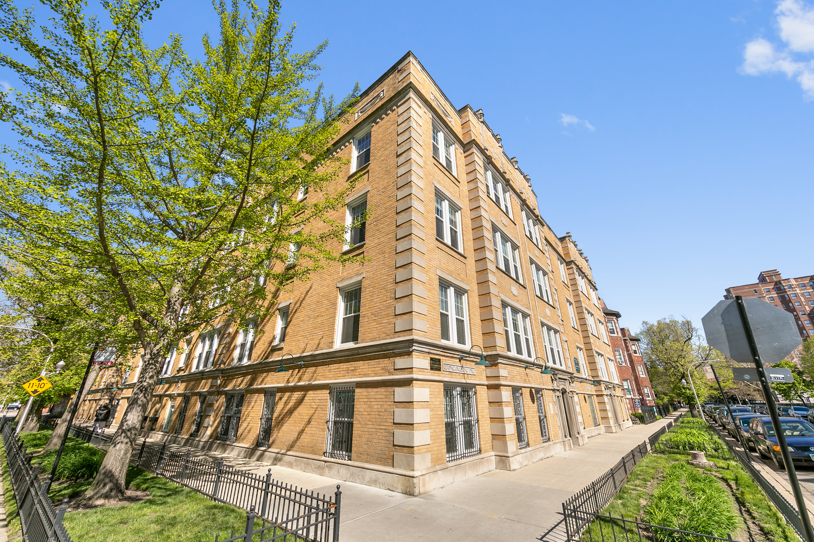 1110 West Glenlake Avenue Chicago IL 60660