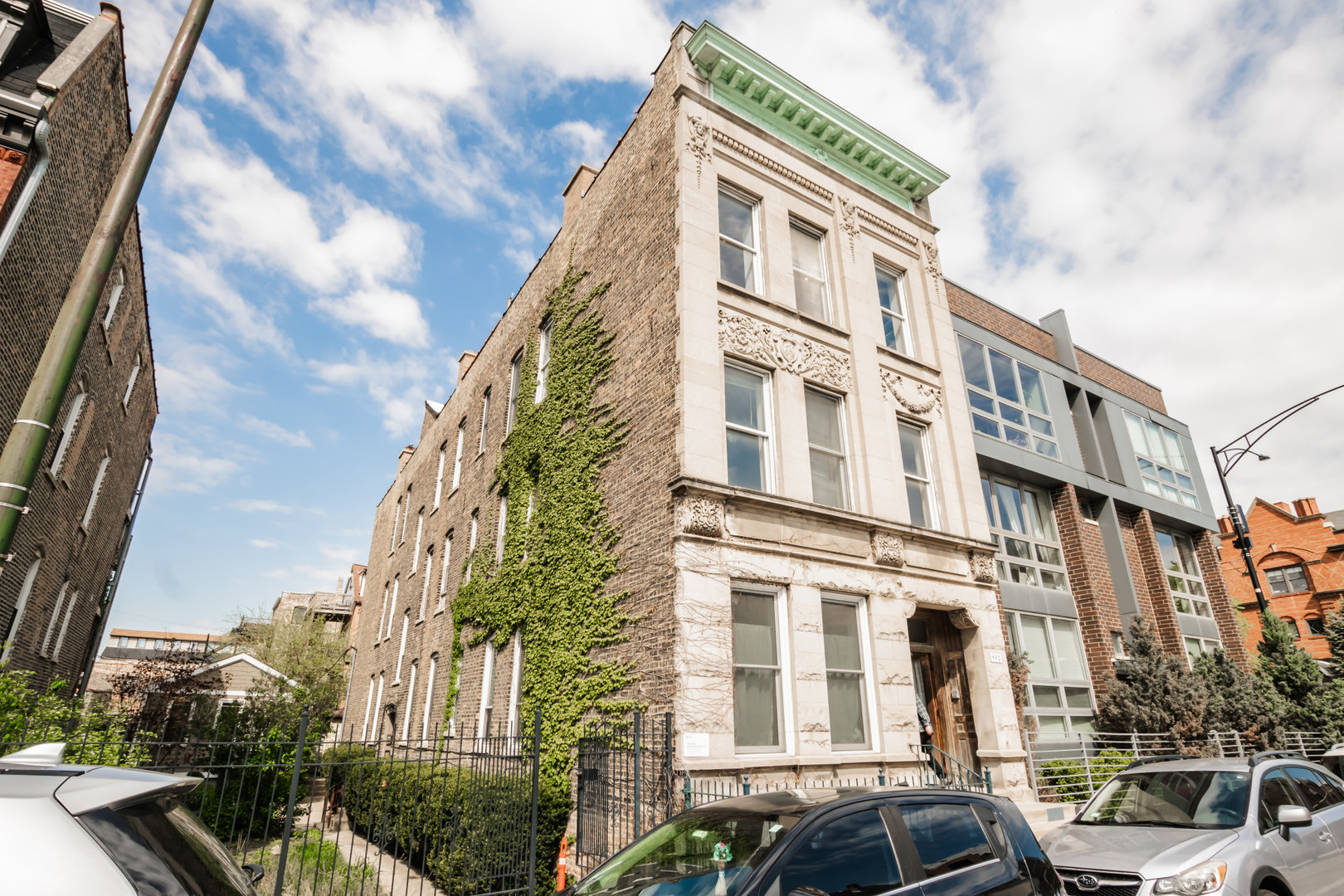 952 North Noble Street Chicago IL 60642