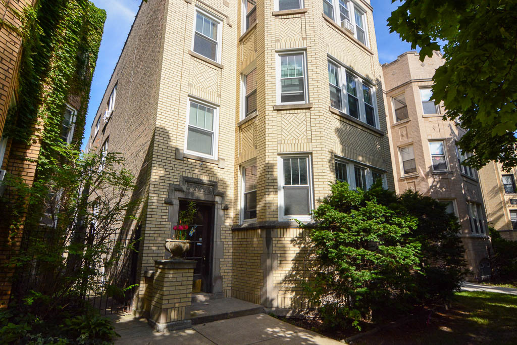 5534 North Artesian Avenue Chicago IL 60625