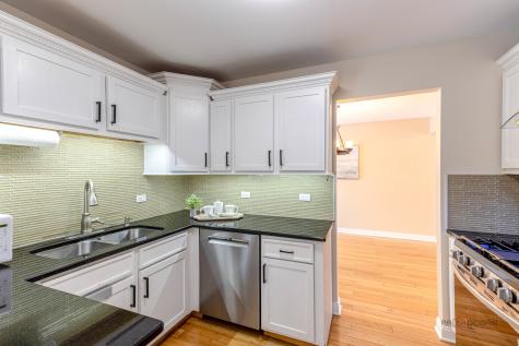 2431 Cobblewood Drive Northbrook IL 60062