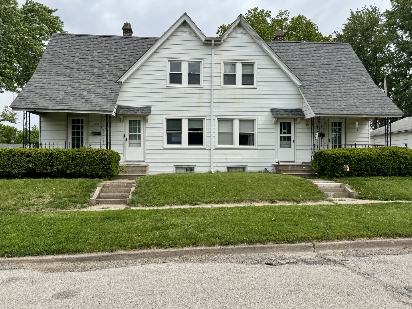 625 25TH Avenue East Moline IL 61244