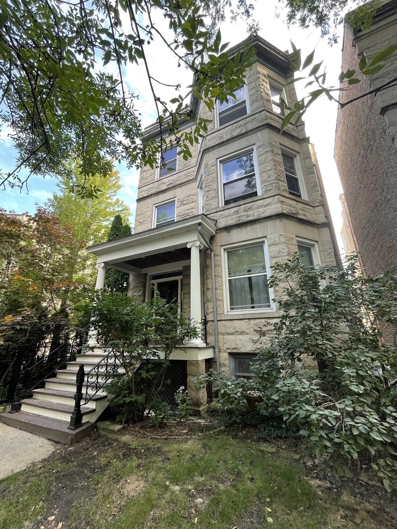 3727 North Lakewood Avenue Chicago IL 60613