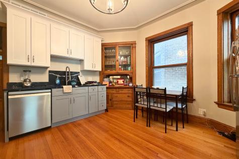 3727 North Lakewood Avenue Chicago IL 60613