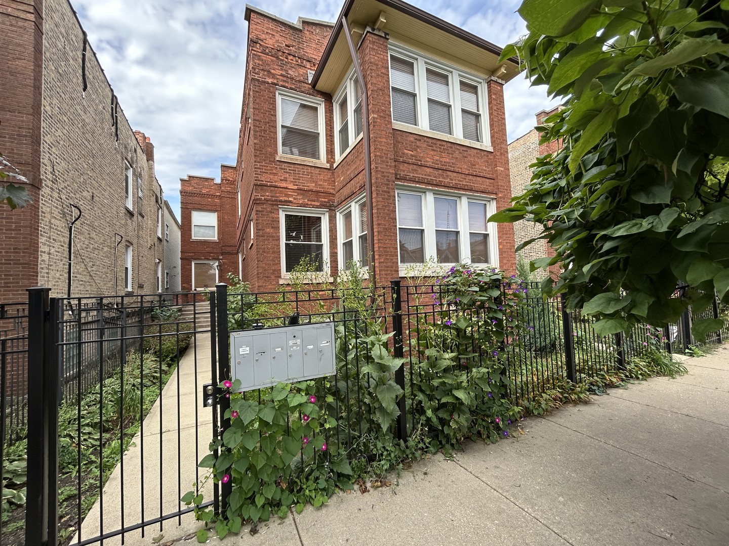 2734 North Campbell Avenue Chicago IL 60647