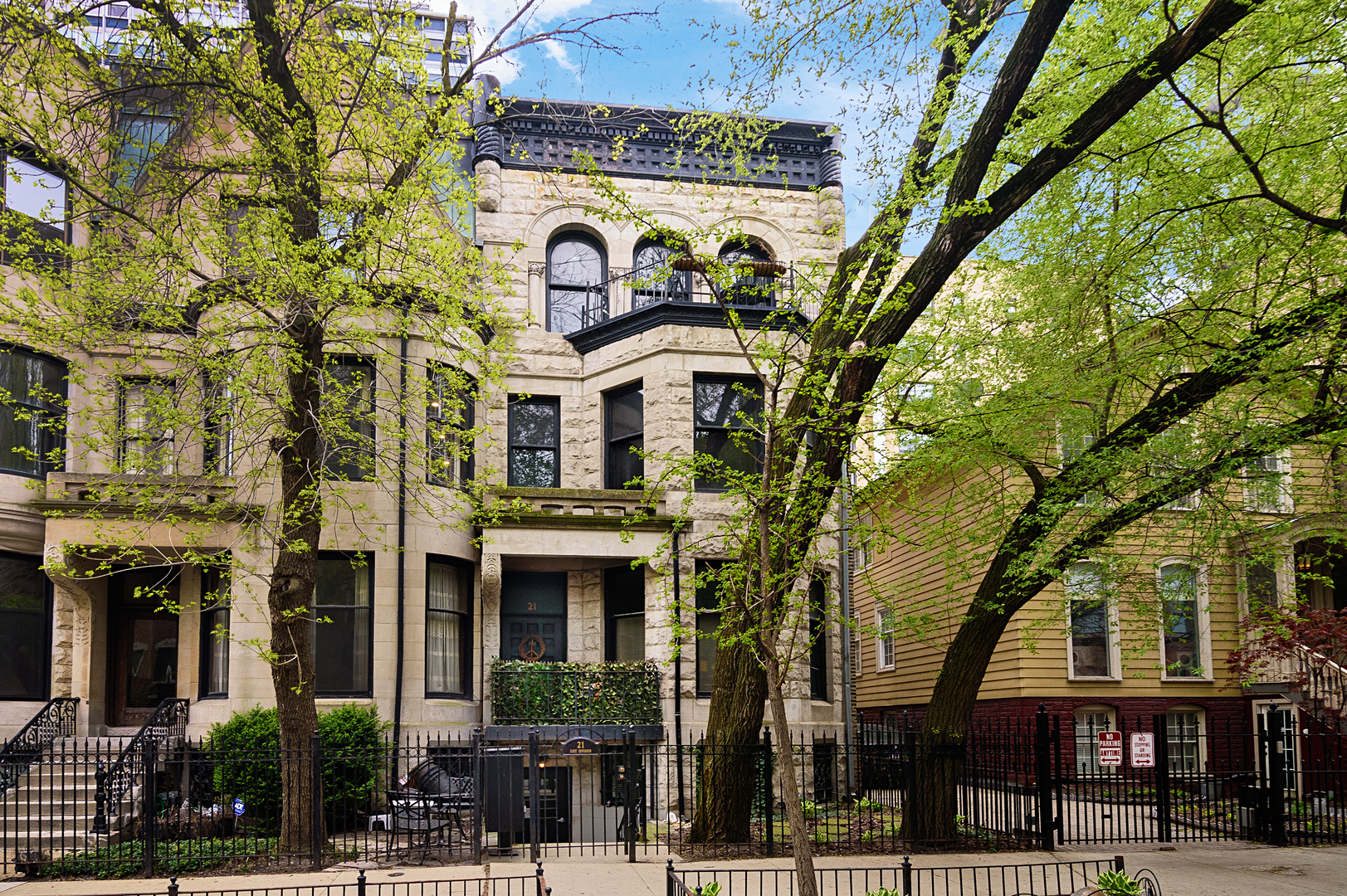 21 East Division Street Chicago IL 60610