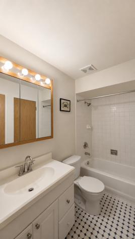 1216 Inverrary Lane Deerfield IL 60015