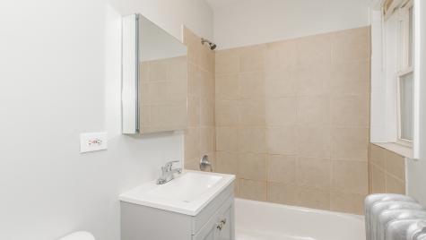 2724 West Rosemont Avenue Chicago IL 60659