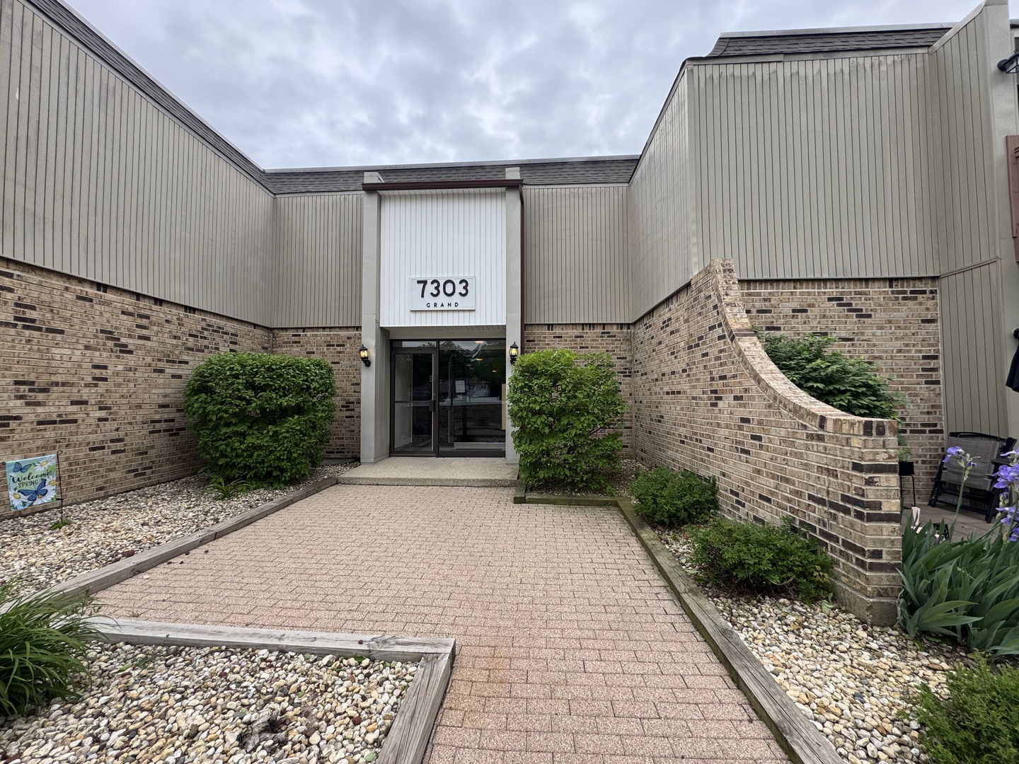 7303 Grand Avenue Downers Grove IL 60516