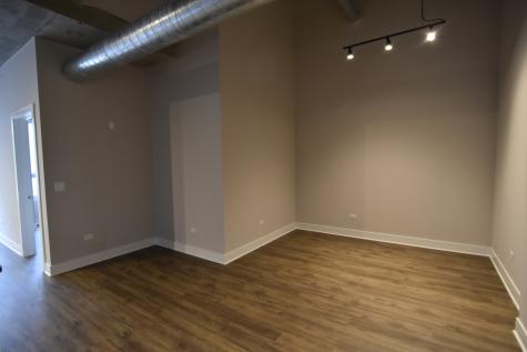 3833 North Broadway Street Chicago IL 60613