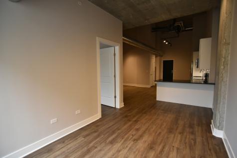 3833 North Broadway Street Chicago IL 60613