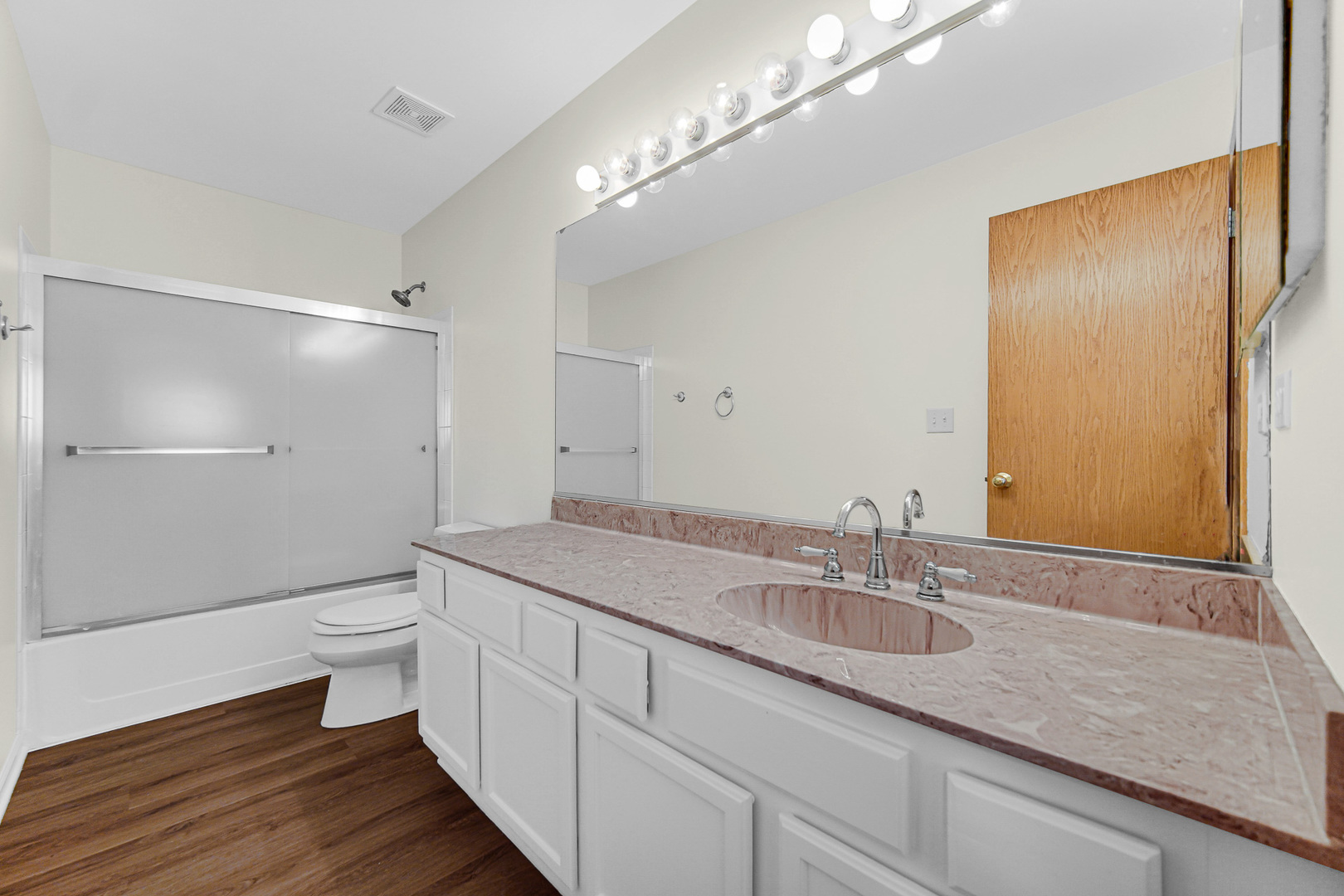 1998 Conway Lane Aurora IL 60503
