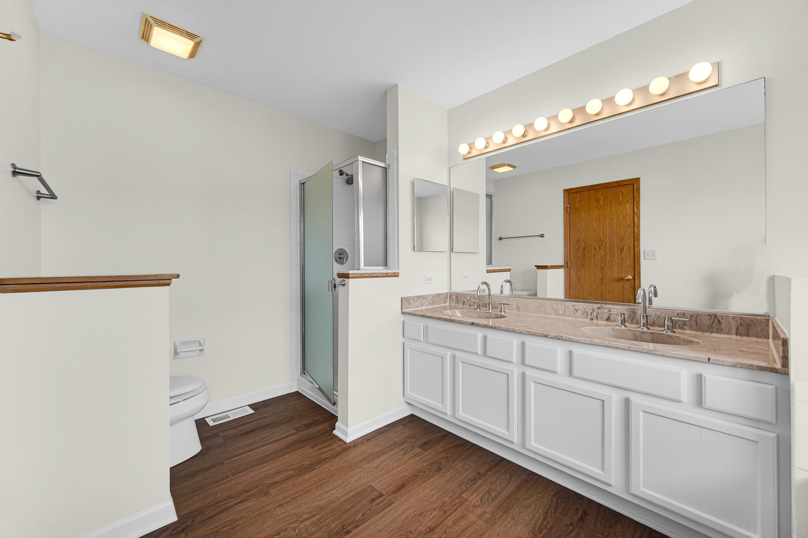 1998 Conway Lane Aurora IL 60503