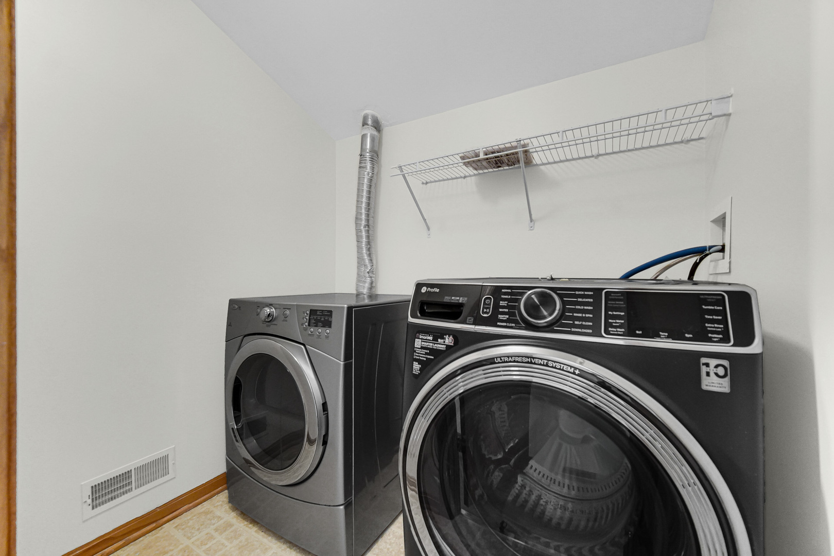 1998 Conway Lane Aurora IL 60503