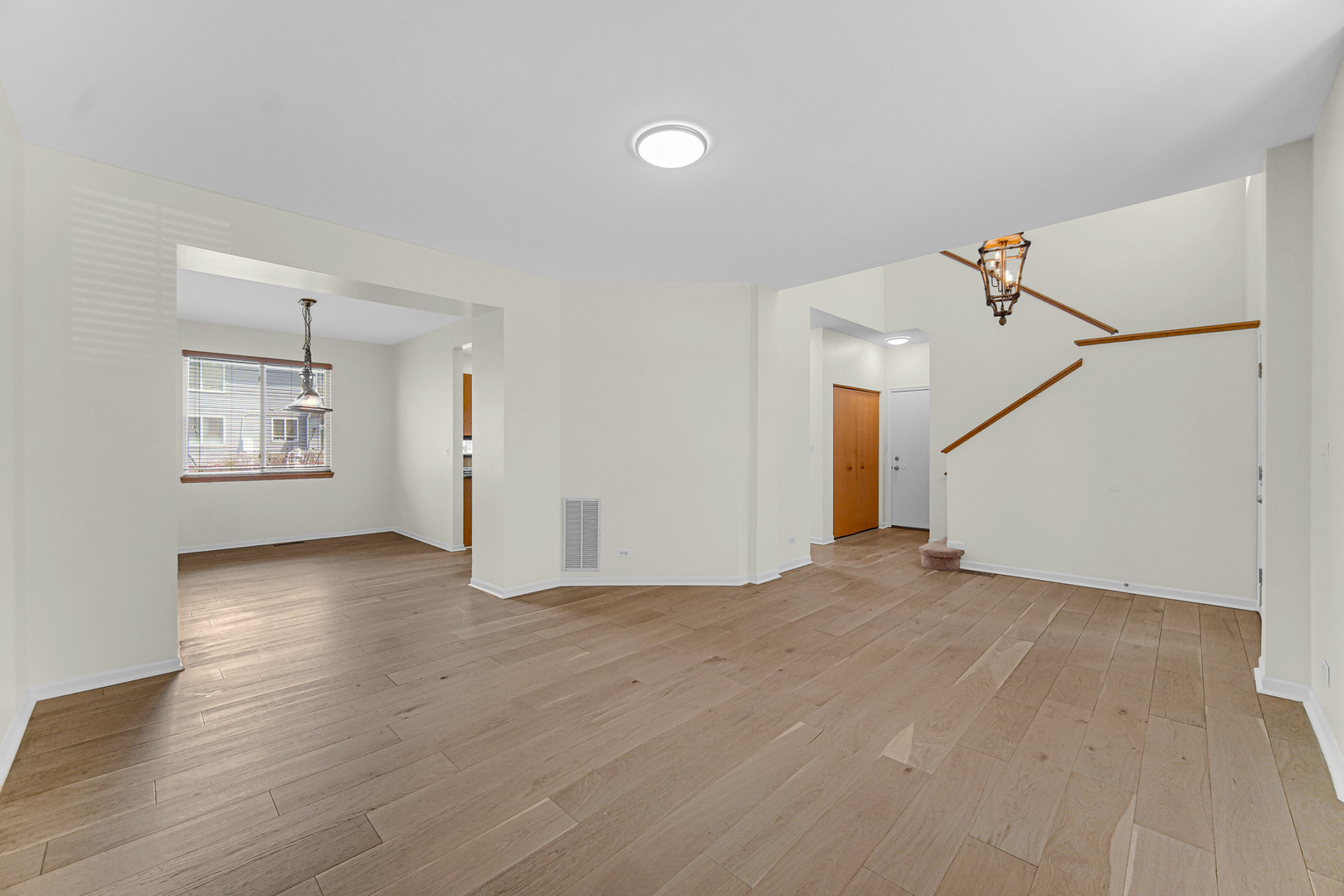 1998 Conway Lane Aurora IL 60503