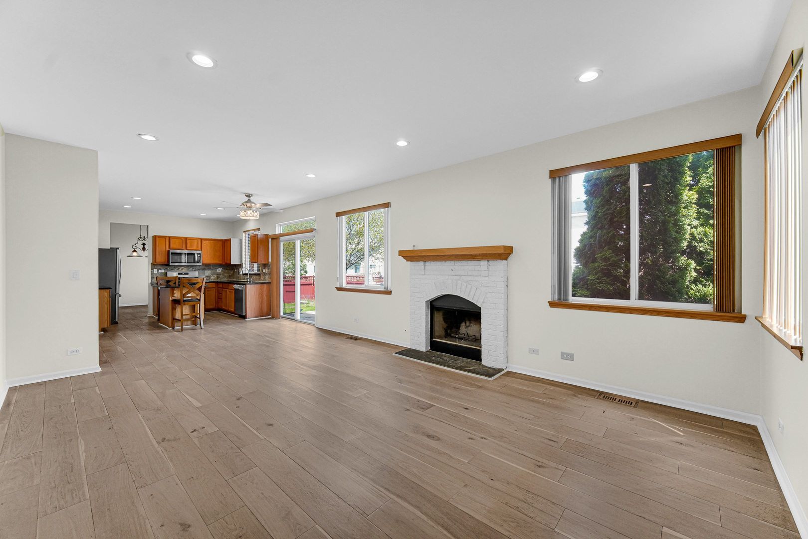1998 Conway Lane Aurora IL 60503