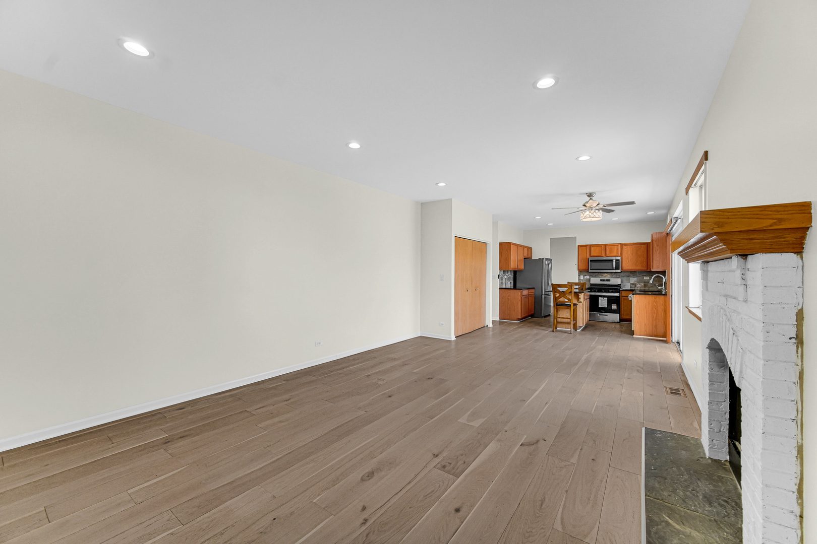 1998 Conway Lane Aurora IL 60503
