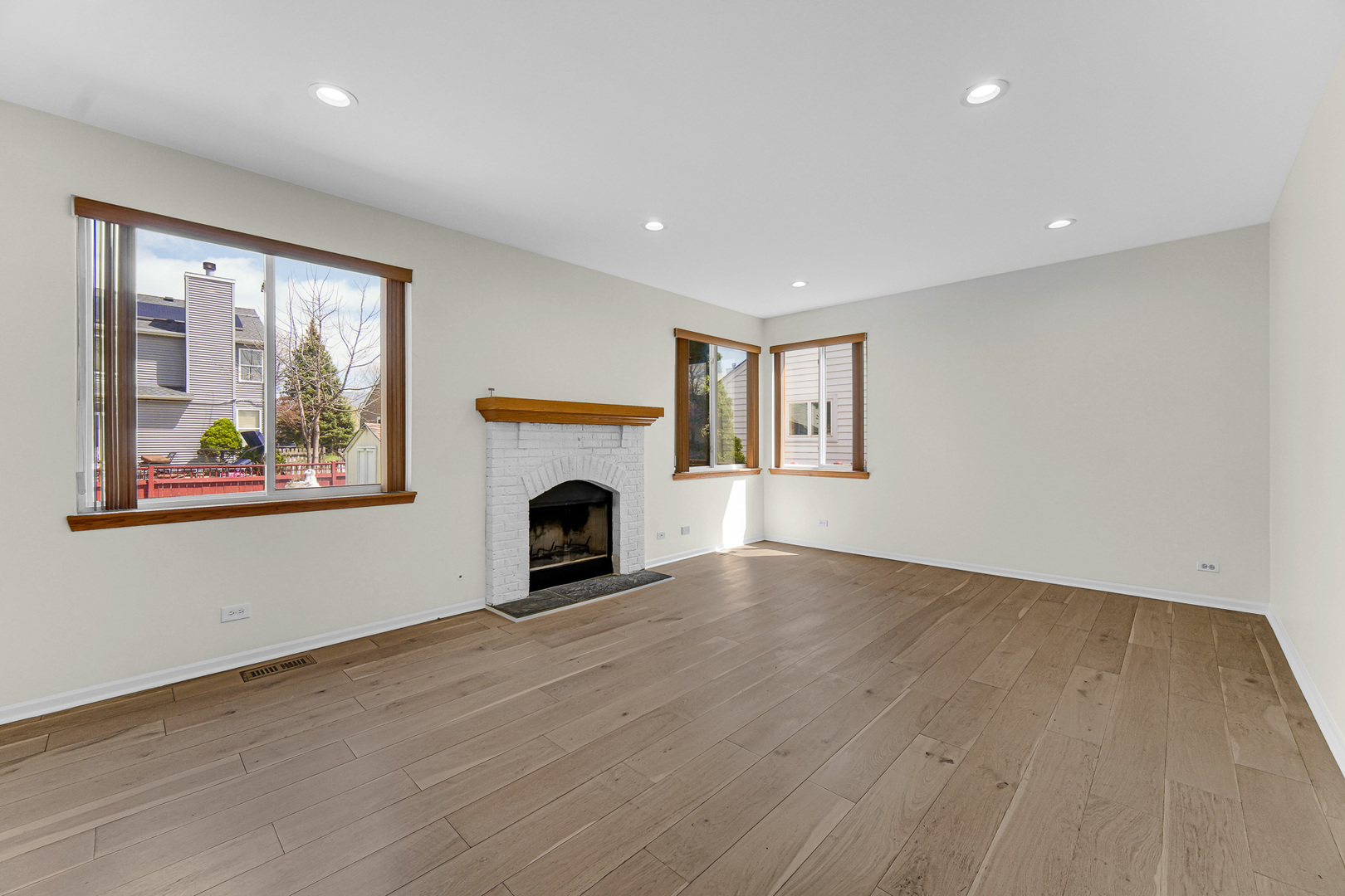 1998 Conway Lane Aurora IL 60503
