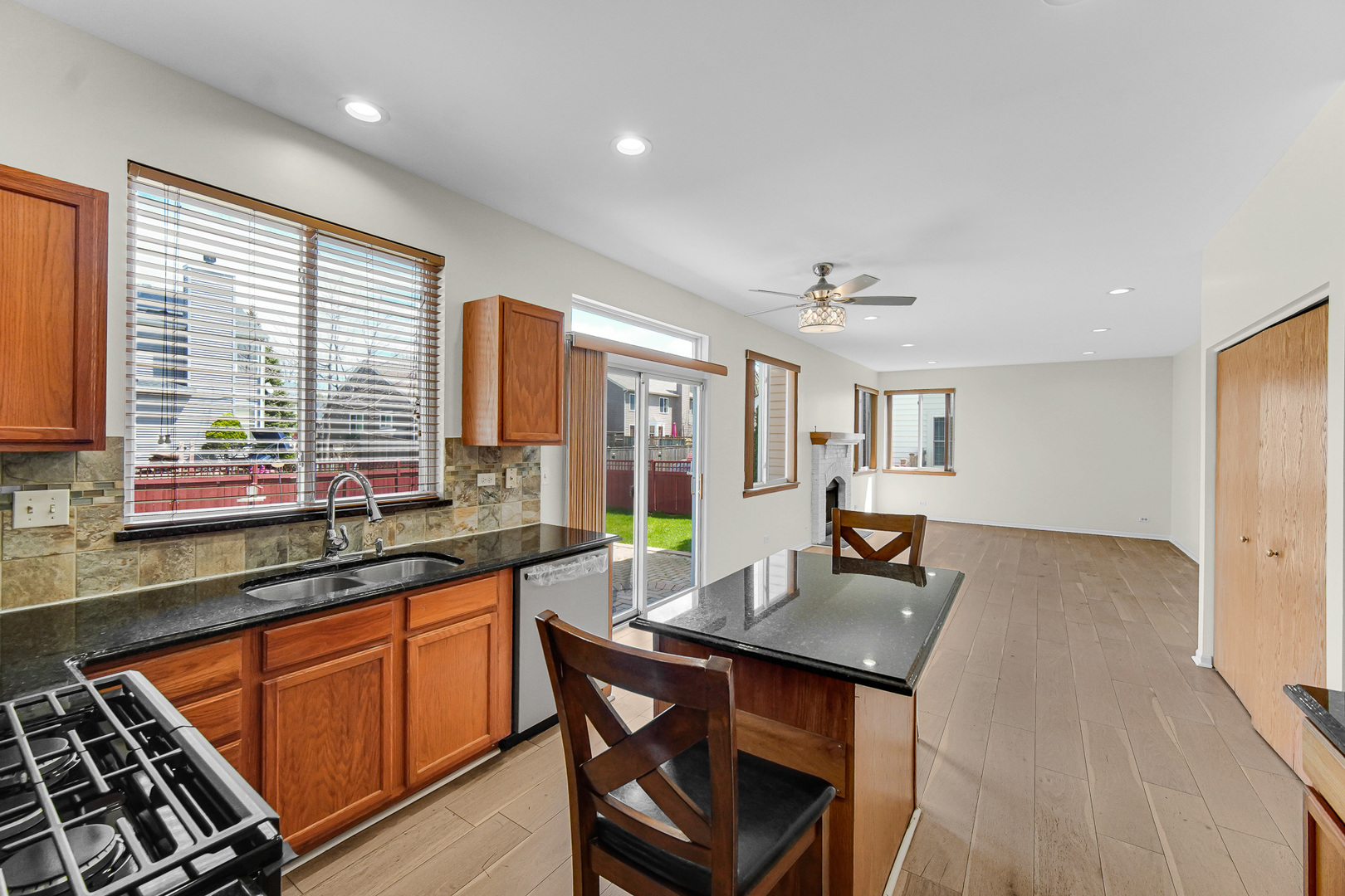 1998 Conway Lane Aurora IL 60503