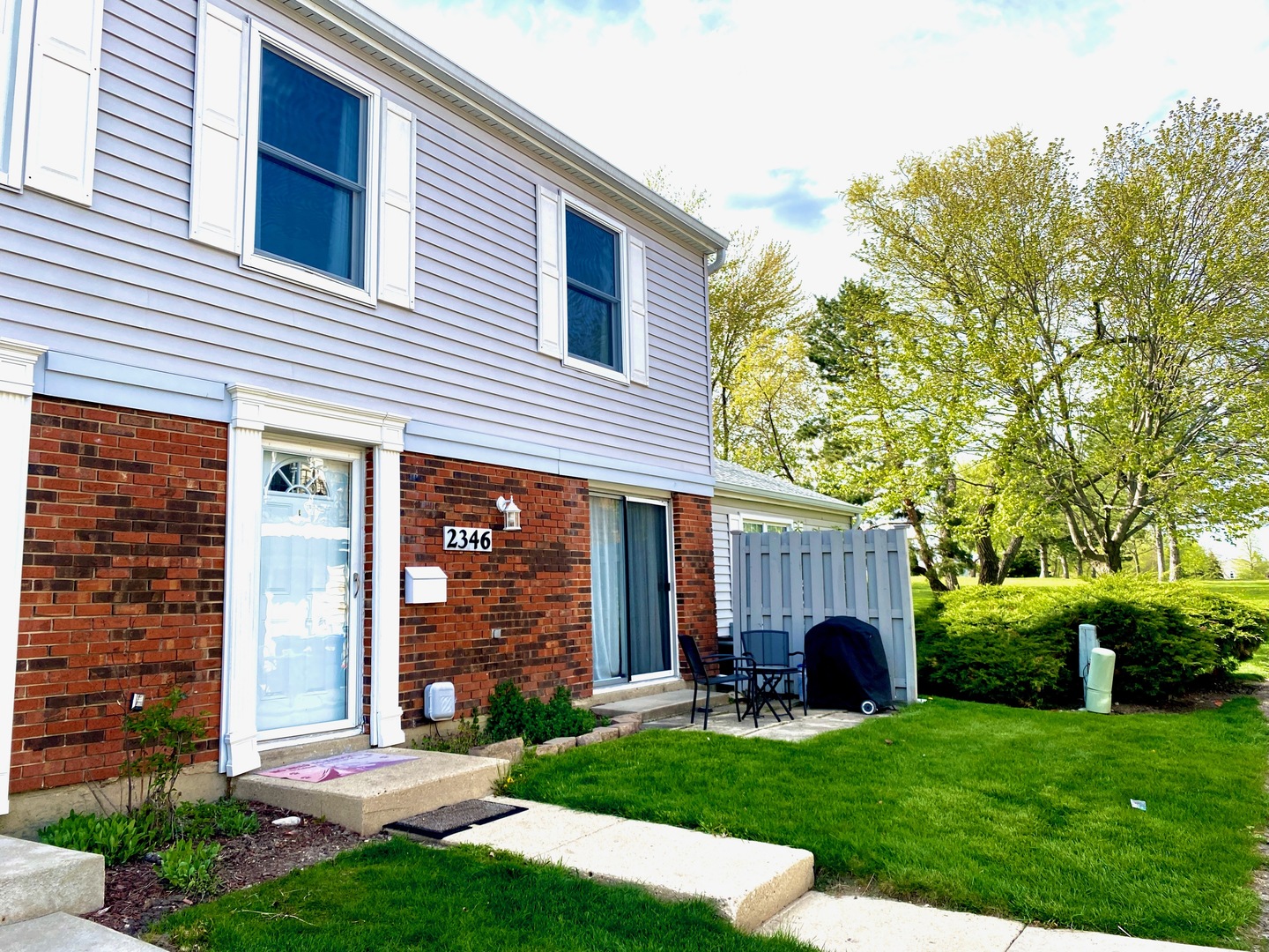 2346 Old Kings Court Schaumburg IL 60194
