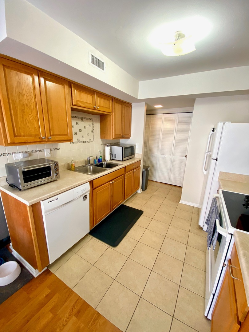 2346 Old Kings Court Schaumburg IL 60194