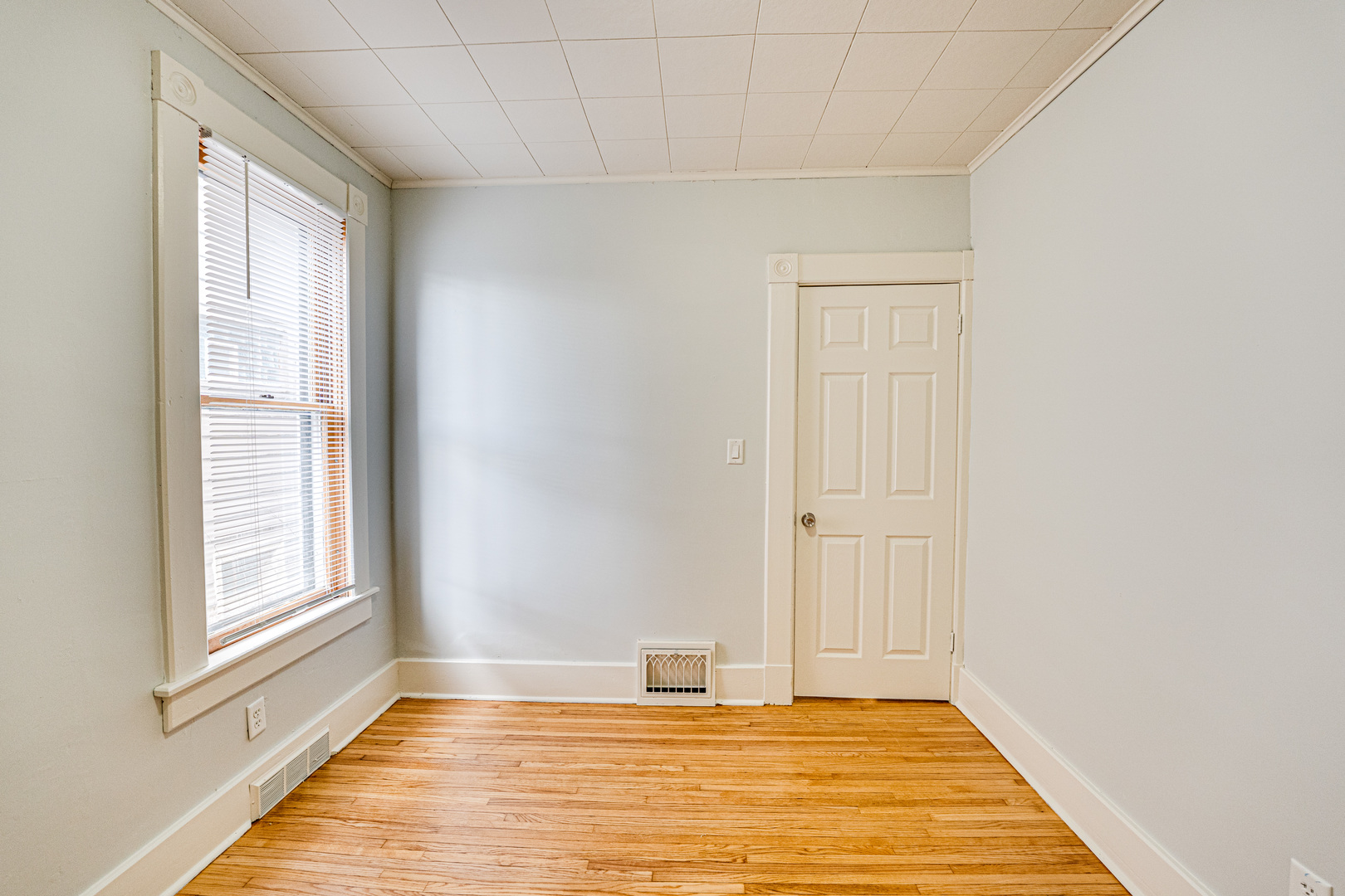 714 Sexton Street Aurora IL 60505