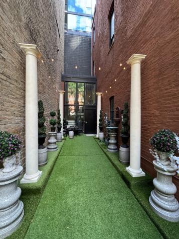 77 West Chestnut Street Chicago IL 60610
