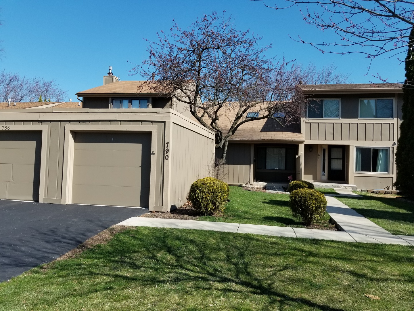 790 Oregon Trail Roselle IL 60172