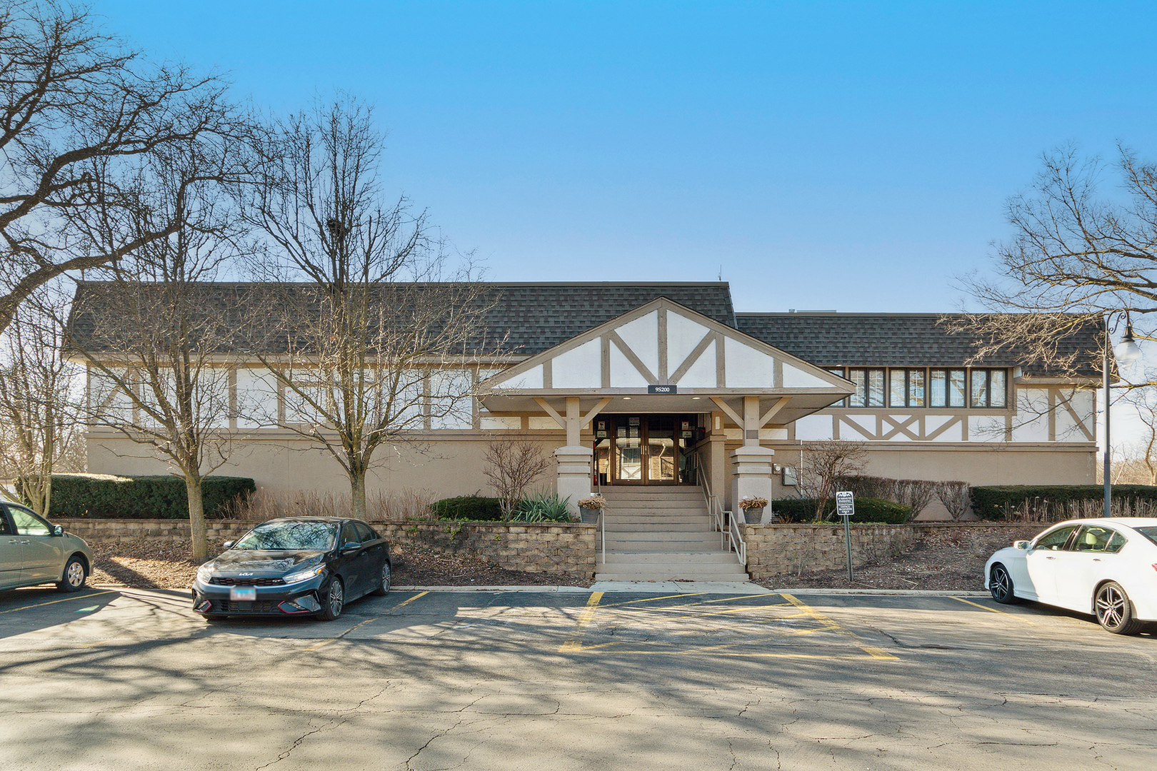 9S120 Lake Drive Willowbrook IL 60527