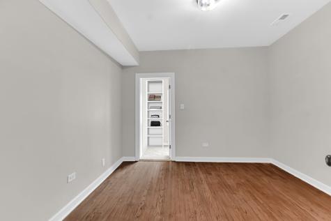 8042 South Champlain Avenue Chicago IL 60619