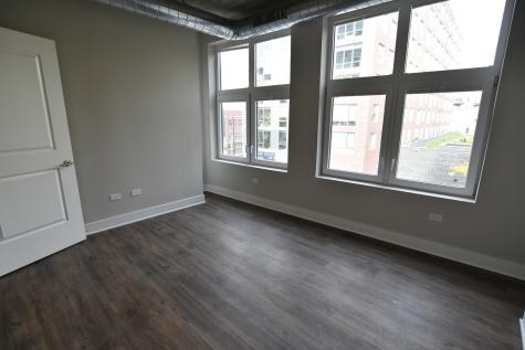 3833 North Broadway Street Chicago IL 60613