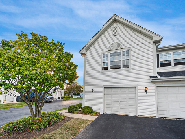 2552 Dickens Drive Aurora IL 60503