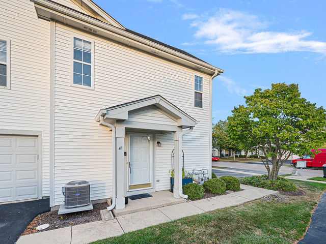 2552 Dickens Drive Aurora IL 60503