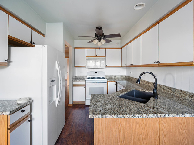 2552 Dickens Drive Aurora IL 60503