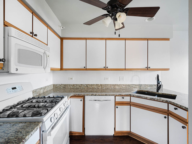 2552 Dickens Drive Aurora IL 60503