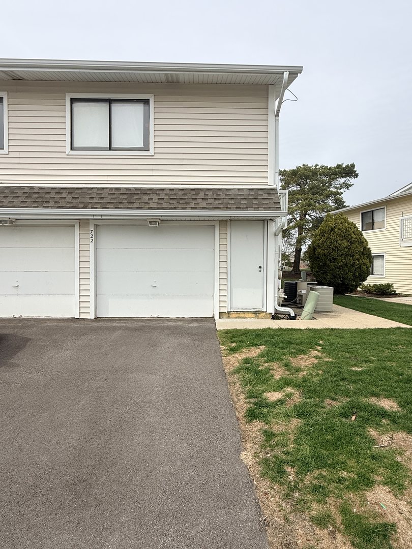 722 Whitesail Drive Schaumburg IL 60194