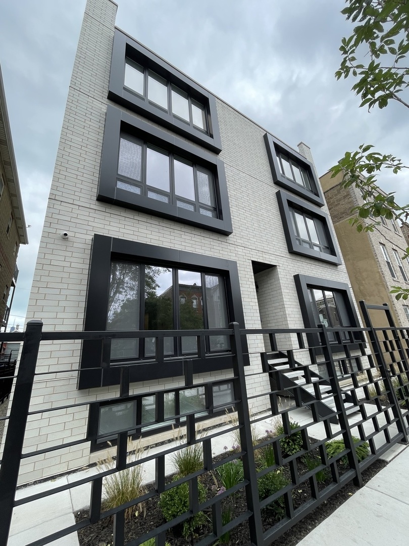 719 North Elizabeth Street Chicago IL 60642