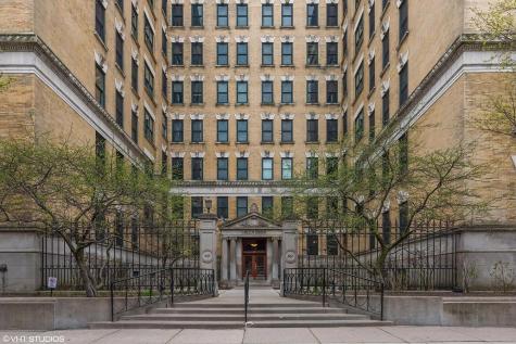 559 West Surf Street Chicago IL 60657