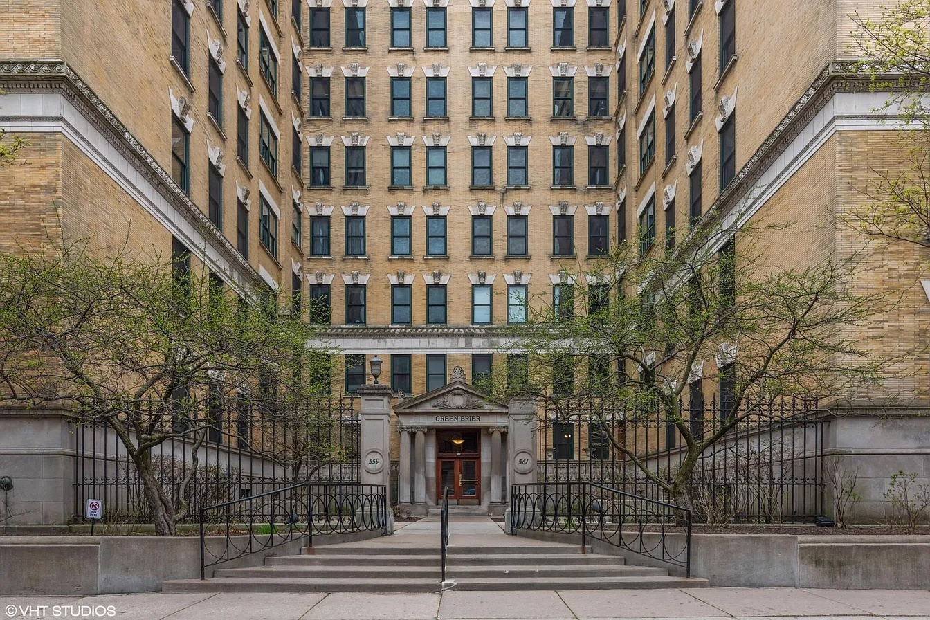 559 West Surf Street Chicago IL 60657