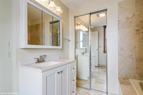 559 West Surf Street Chicago IL 60657