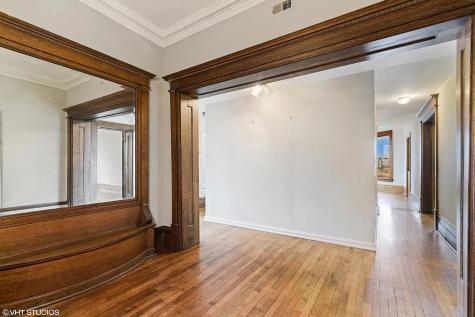 559 West Surf Street Chicago IL 60657