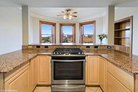 559 West Surf Street Chicago IL 60657