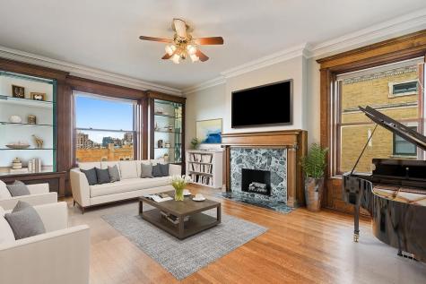559 West Surf Street Chicago IL 60657