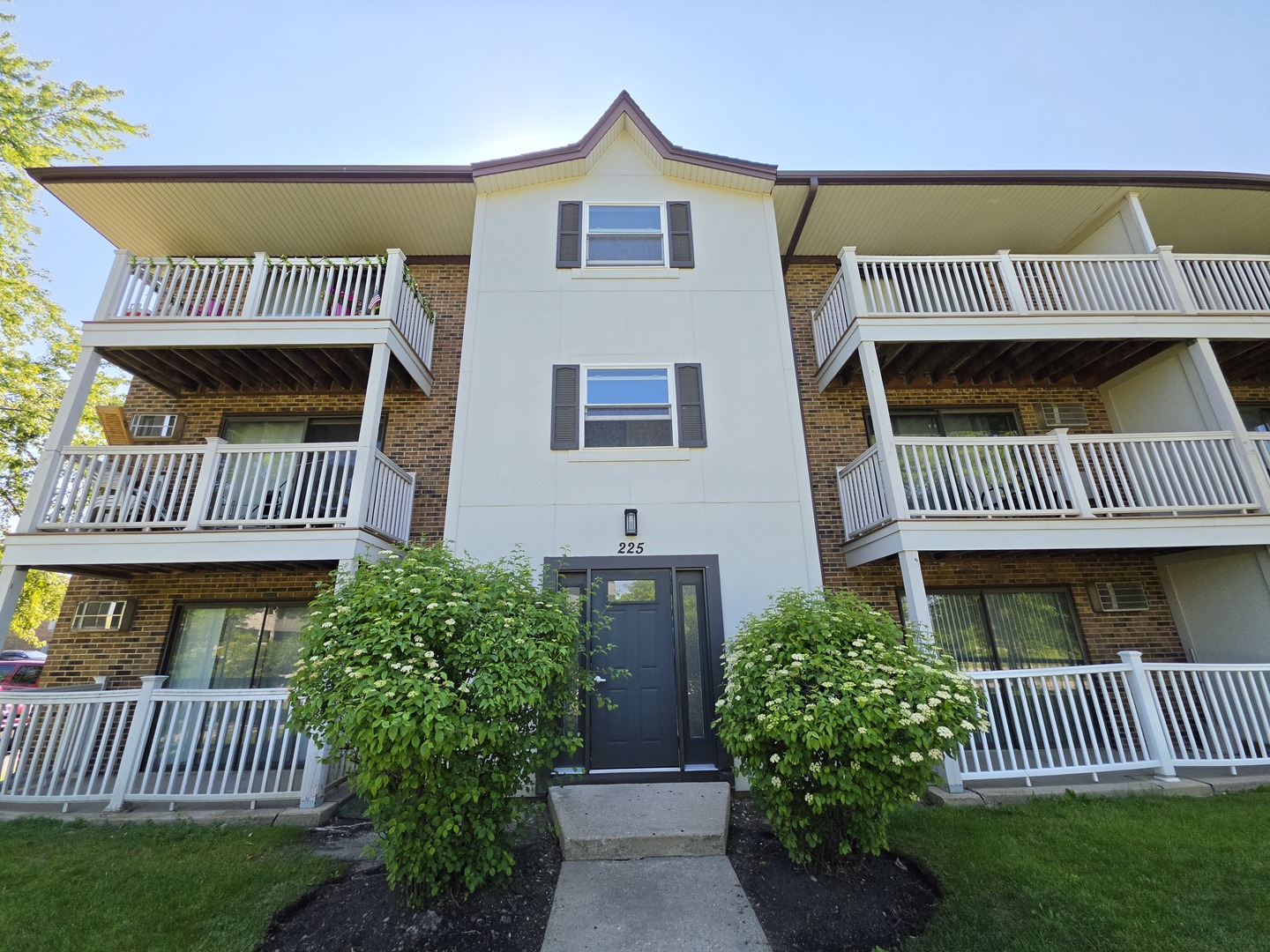 225 Gregory Street Aurora IL 60504
