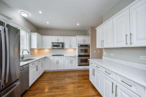 325 Delnor Glen Drive St. Charles IL 60174